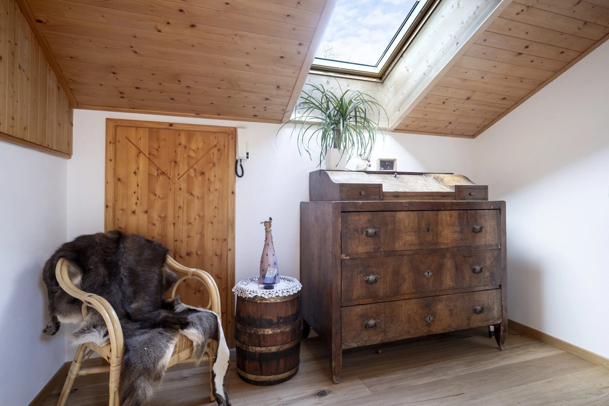 Cozy, wood-panelled living space